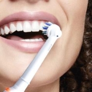 Oral-B 欧乐-B 欧乐B成人电动牙刷成人Pro4Ultra男士刷3D声波圆头Pro系列深度清洁牙龈按摩生日礼物春节送礼情人节礼物
