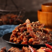 微信京东小程序、plus会员:三只松鼠蜀香牛肉400g