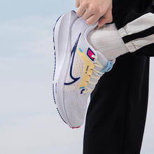 限移动端：NIKE 耐克 女鞋 2024春季运动鞋轻便舒适时尚潮流跑步鞋 DV3854-105 37.5