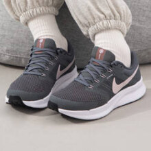 NIKE 耐克 RUN SWIFT 3 女子跑步鞋 DR2698