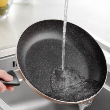 plus会员：美的（Midea） 煎锅 平底锅 麦饭石色 平底锅 不粘锅煎饼锅家用煎蛋锅 电磁炉 典雅金|1-3人使用|无盖 24cm