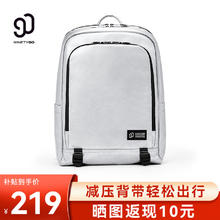 NINETYGO 90分 城市运动双肩包大容量轻质背包出行休闲包银色
