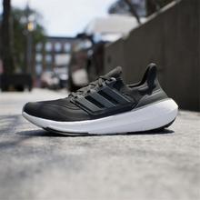 adidas 阿迪达斯 ULTRABOOST LIGHT 男女款跑鞋 GY9351