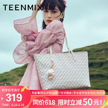 TEENMIX 天美意 包包女包印花托特包女大容量毛球挂饰手提包女士通勤斜跨单肩包女