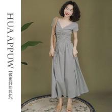 HUAAPPUW 画朴 气质淑女褶皱连衣裙女装2024春夏季设计感收腰懒人长裙潮