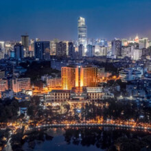当地国宾馆，更推荐2晚的，理由见解读！昆明中维翠湖宾馆 商务房/行政大床房1-2晚套餐（含指定礼遇）