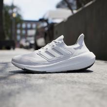 adidas 阿迪达斯 ULTRABOOST LIGHT 男女款运动跑鞋 BT493