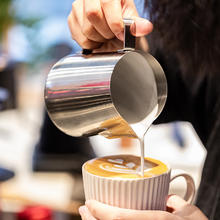 摩登主妇 拉花缸不锈钢拉花杯咖啡器具专用奶泡杯尖嘴刻度打奶缸 600ml不锈钢刻度拉花杯 附拉花针