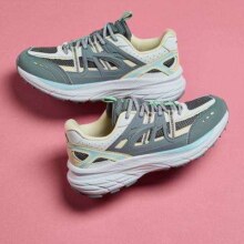 26日10点：ANTA 安踏 AT955 女子复古跑步鞋 922345598