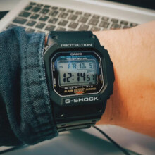 卡西欧（CASIO）G-SHOCK方块系列表数字显示多功能运动时尚防水男表 太阳能G-5600UE-1