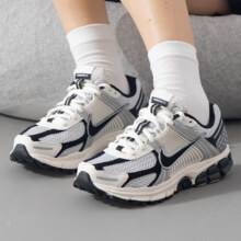 京东百亿补贴：NIKE 耐克 ZOOM VOMERO 5 女款运动跑鞋 HQ1182-001