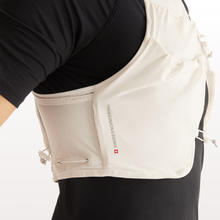 On 昂跑 Ultra Vest 5L/10L 2024新品户外可调 Undyed-White