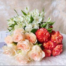 京东百亿补贴：京东鲜花玫瑰10枝+康乃馨10枝+六出花10枝鲜花云南基地源头直发七夕礼物