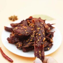 猪小治 风干鸡肉条 休闲零食低耐嚼卡脂即食  麻辣味鸡肉干 50g
