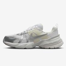 NIKE 耐克 V2K RUN 女子运动鞋 FD0736-104