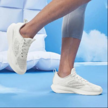 XTEP 特步 致轻 騛羽科技 男款跑鞋 977219110038