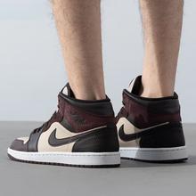 AIR JORDAN 1 Mid SE 男款篮球鞋