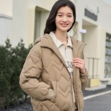 坦博尔 羽绒服女短款连帽菱格秋冬时尚