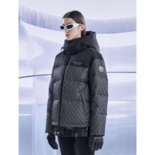 20点、PLUS会员：波司登男女情侣款90绒加厚连帽羽绒服