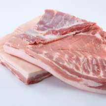 plus会员:鲁南顺发生态黑猪去皮大五花肉 2kg 真空新鲜速冻 *2件