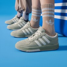 双11预告，21日20点： adidas 阿迪达斯 三叶草 面包鞋 COURTIC经典板鞋