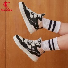 京东plus：乔丹 板鞋秋冬女潮流运动鞋 黑色/象牙色 37