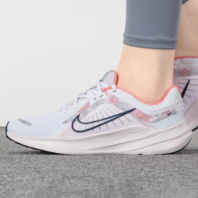 耐克（NIKE）女鞋 2024秋季新款运动鞋透气网面休闲鞋潮流防滑缓震跑步鞋 RUN SWIFT 3-白蓝灰 【飞线透气】 39477元