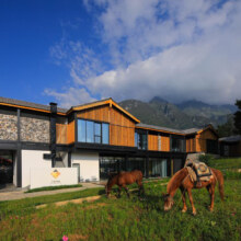 元旦流星季不加价 2晚丽江石洛克精品酒店 旅游包车景点玉龙雪山