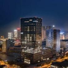全程不加价！青岛海天金融中心酒店 1-2晚+双早+2张云上海天联票