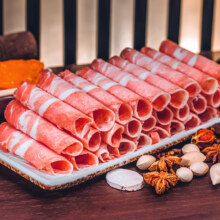 再降价，plus会员：鲜京采 内蒙古羔羊原切羊肉卷1kg(250g*4包)