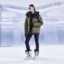 波司登 ANNAKIKI联名 户外运动短款连帽羽绒服女