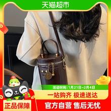 卡帝乐鳄鱼 韩版小众简约时尚女包2024冬新款潮流手提水桶包百搭单肩斜挎包02