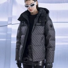 10点：波司登  ANNAKIKI联名 户外运动短款连帽羽绒服