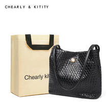 Chearly kitity 包包女包新潮托特包通勤单肩包大容量 经典黑