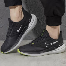 耐克（NIKE）男鞋2024秋冬季Winflo 9 Shield运动鞋透气休闲鞋公路跑步鞋 DM1106-001黑白暗烟灰荧光黄 40
