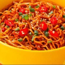 香辣牛肉面 泡面整箱 大袋香辣牛肉面一箱*10袋 买一赠一