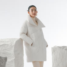 波司登 奥莱羽绒服女大翻领气质宽松暗花中款外套
