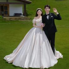 影楼主题简约一字肩缎面拖尾婚纱情侣户外森系甜美摄影拍照礼服装