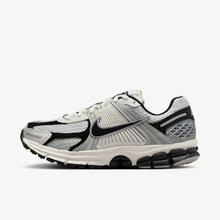 NIKE 耐克 ZOOM VOMERO 5 女子运动训练跑鞋 HQ1182-001 黑色 42