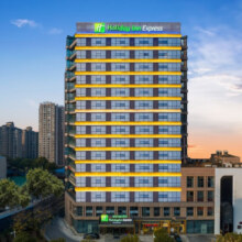 周末不加价！长沙洲际智选酒店四店通兑 2-3晚含早可拆分套餐