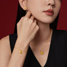 周大福 CHOW TAI FOOK 传福系列福牌福字足金黄金耳钉女R35228礼物