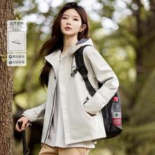 班尼路 女士户外登山服 连帽夹克外套