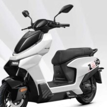 极核 ZEEHO 高性能电摩电动摩托车AE4长续航代步电动车 AE4 SE铅酸72V23AH4549元（需领券）