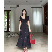 郭九九呢 甜美碎花刺绣收腰方领连衣裙 G924Q04709