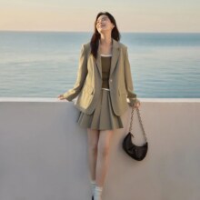 17号10点：对白 减龄英伦风质感铆钉装饰女式西装外套