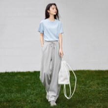 29号10点：对白 冰淇淋纯色宽松遮肉圆领 女式短袖T恤
