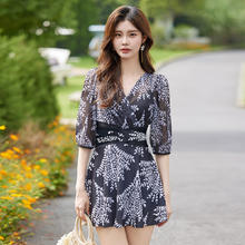 美津浓 泳衣 女连衣裙式薄纱V领中袖平角底裤防走光度假温泉