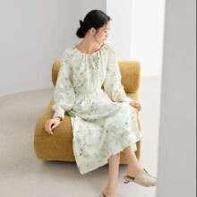 20点：对白 灯笼袖女式长袖连衣裙