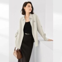 11号10点：对白 分割贴袋设计女式长袖衬衫