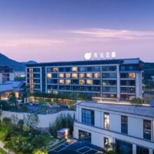周末不加价！德胧10+店1晚通兑+含双人正餐